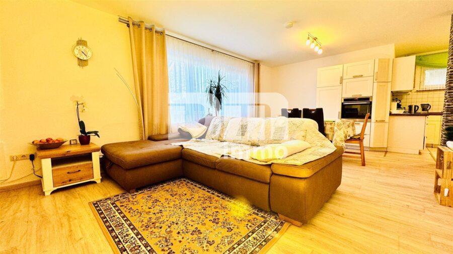 (R)eserviert!Gepflegtes Mehrfamilienhaus mit 7 Wohneinheiten - Souterrain rechts Wohn / Esszimmer